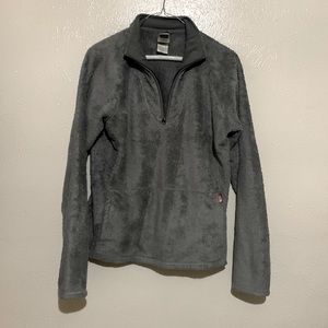 Women’s size 6 The North Face fleece half zip up jacket.